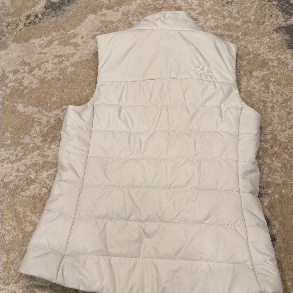 The North Face Women's Flare Vest Size XS - Picture 3 of 9